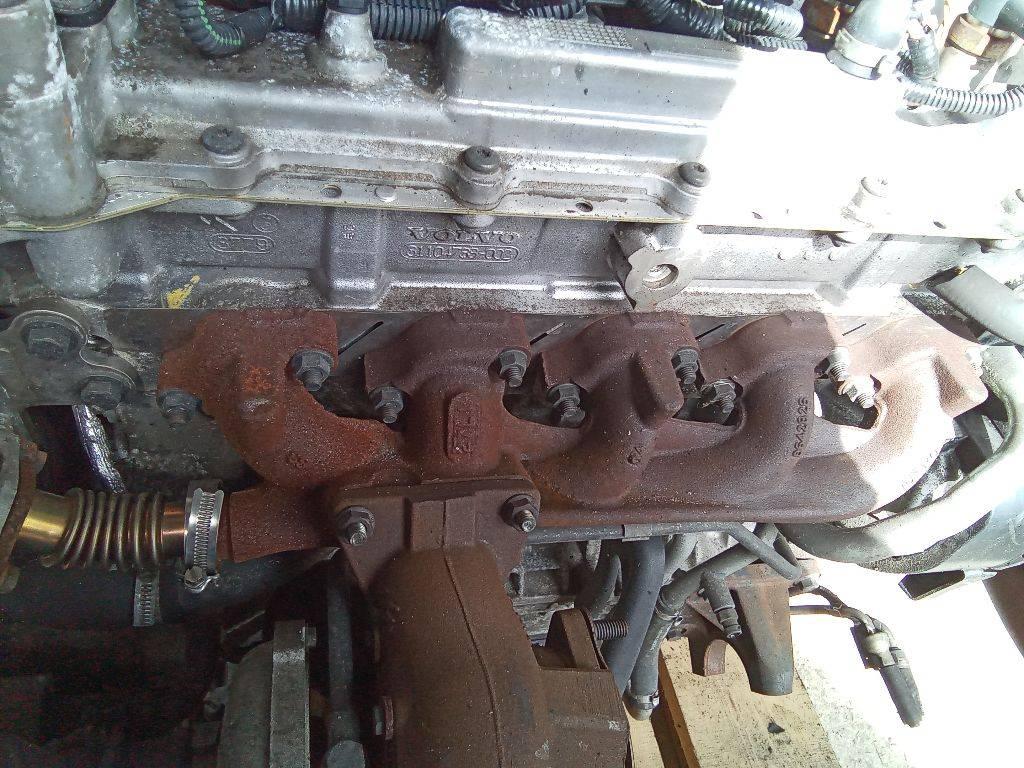 коллектор выпускной Volvo S80 1 поколение 2001, 2.4 л., дизель, МКПП, 8642826 - фото №1