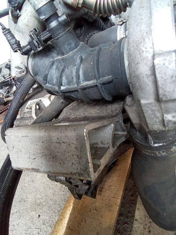 кронштейн двигателя Volvo S80 1 поколение 2001, 2.4 л., дизель, МКПП - фото №1