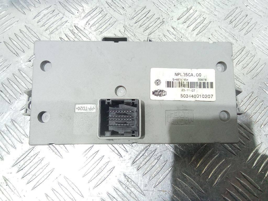 блок предохранителей Peugeot Boxer 3 поколение 2007, 2.2 л., дизель, 503440010207 - фото №1