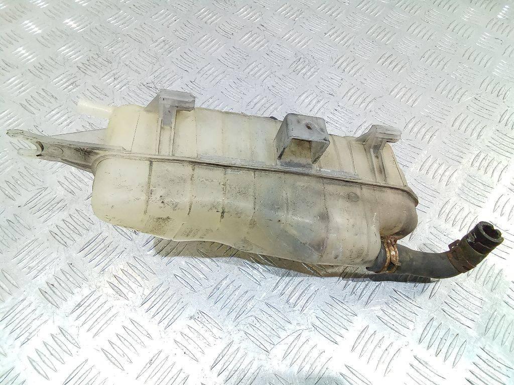 бачок расширительный Renault Clio 3 поколение 2008, 8200149742 - фото №1