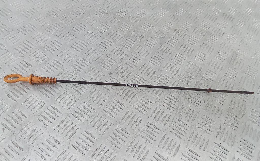 щуп двигателя Volkswagen Golf 4 поколение 1998, 1.9 л., дизель, МКПП, 038115611B - фото №1