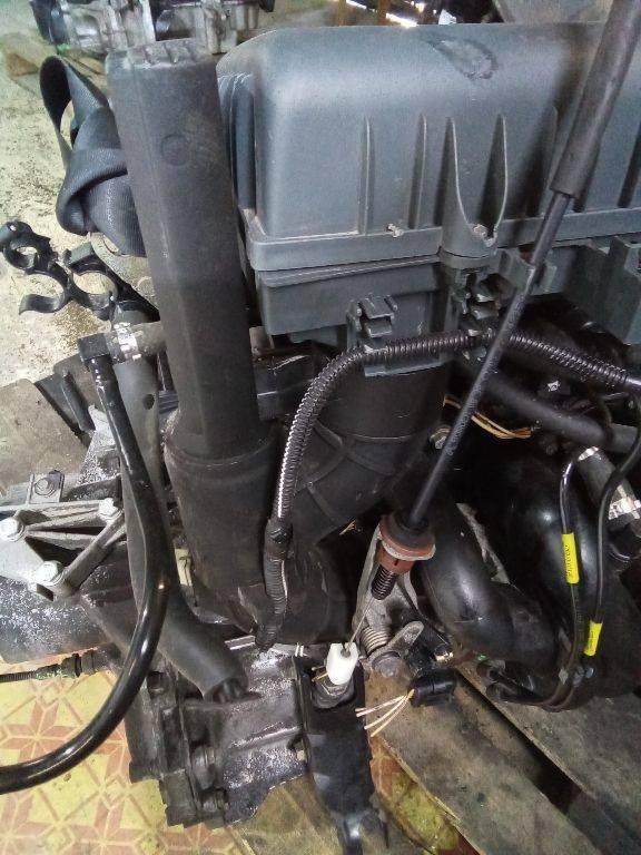 патрубок (трубопровод, шланг) Renault Clio 2 поколение 1998, 1.6 л., бензин, МКПП - фото №1