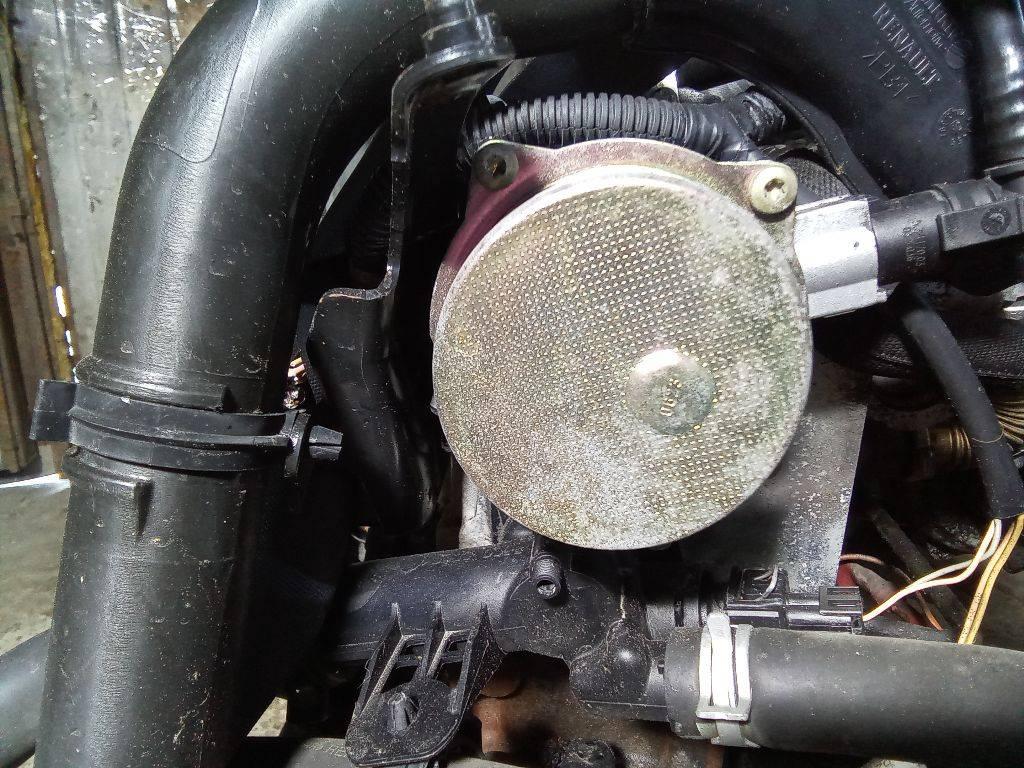 насос вакуумный Renault Megane 2 поколение 2003, 1.5 л., дизель, МКПП, 8200113585 - фото №1