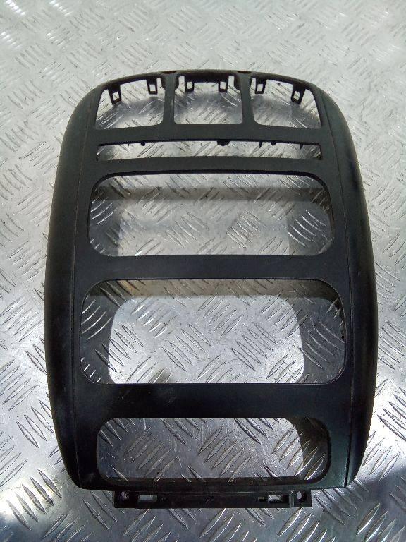 рамка под магнитолу Chrysler Voyager 4 поколение 2003, P05005575AB - фото №1