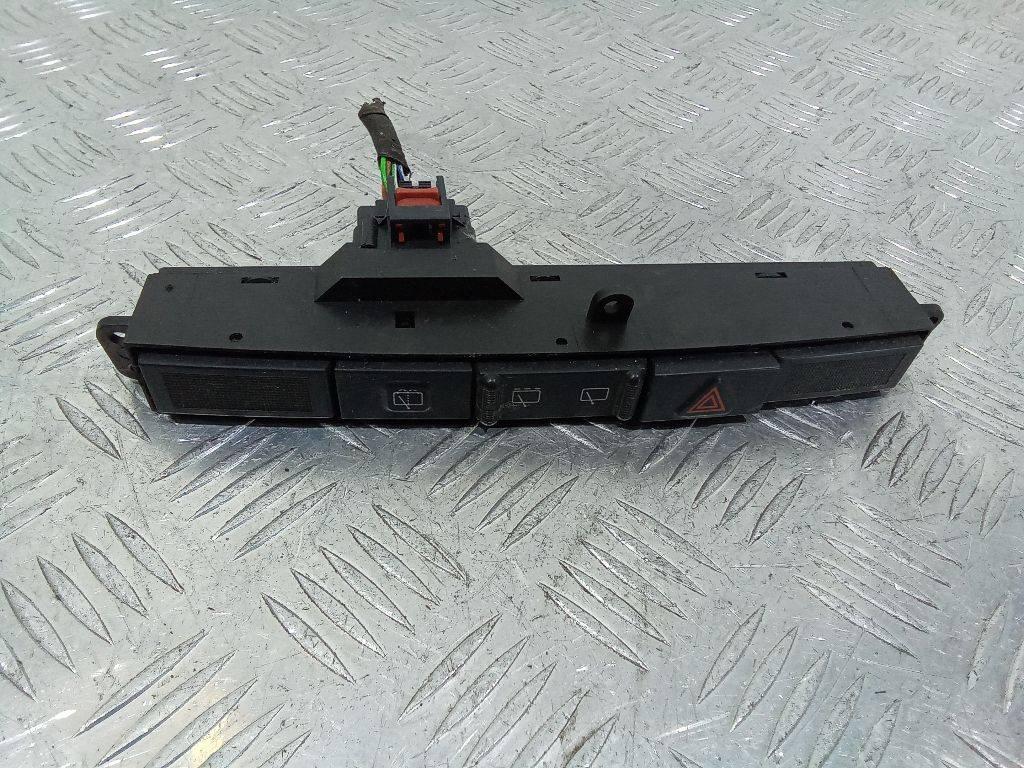 кнопка аварийной сигнализации Chrysler Voyager 4 поколение 2003, 74677464 - фото №1