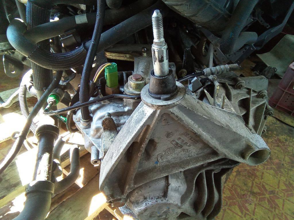 кронштейн КПП Renault Espace 4 поколение 2004, 2.2 л., дизель, МКПП, 8200013681 - фото №1