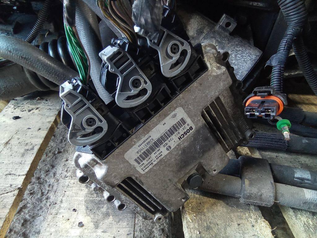 блок управления двигателем Renault Espace 4 поколение 2004, 2.2 л., дизель, МКПП, 8200311550 - фото №1