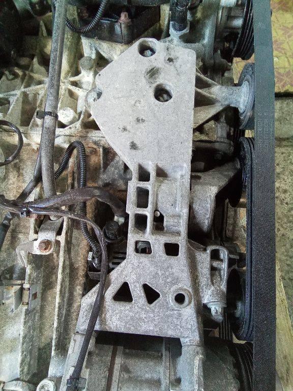 кронштейн генератора Mercedes-Benz B-Класс W245 2006, 1.7 л., бензин, МКПП - фото №1