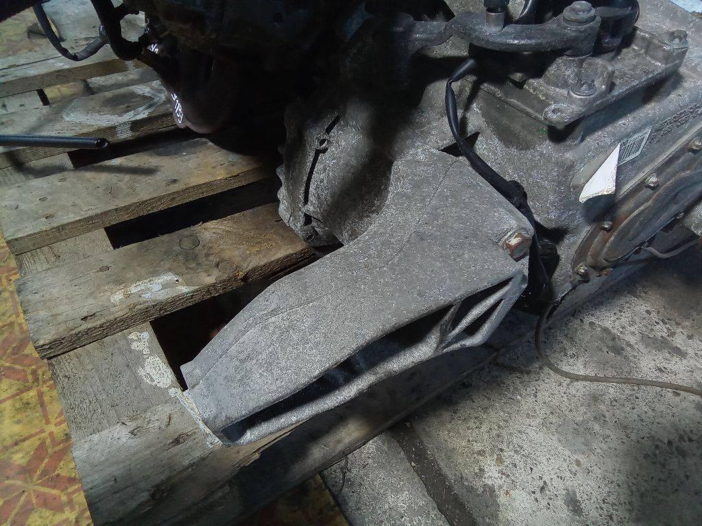 кронштейн КПП Mercedes-Benz B-Класс W245 2006, 1.7 л., бензин, МКПП, A1692410301 - фото №1