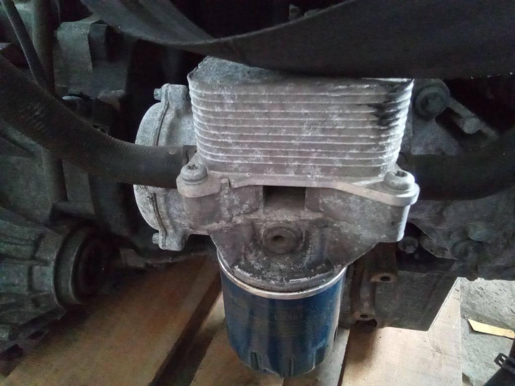 теплообменник масляного фильтра Smart Forfour 1 поколение 2004, 1.5 л., дизель, МКПП - фото №1