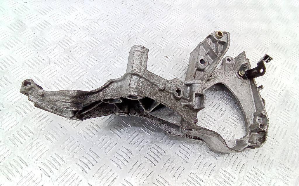 кронштейн генератора Renault Espace 4 поколение 2002, 2.2 л., дизель, МКПП, 8200123833 - фото №1