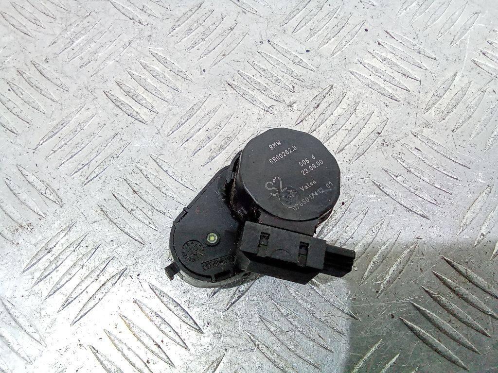 моторчик заслонки печки BMW X5 E53 2000, 69002629 - фото №1