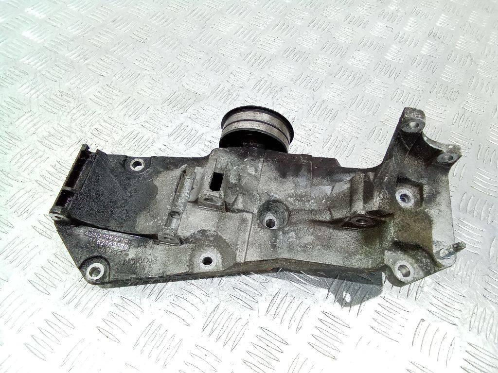 кронштейн генератора Peugeot 407 1 поколение 2006, 2.7 л., дизель, 4U3Q19K341AE - фото №1