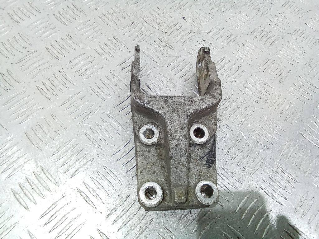 кронштейн КПП Peugeot 407 1 поколение 2006, 2.7 л., дизель, 9646119980 - фото №1