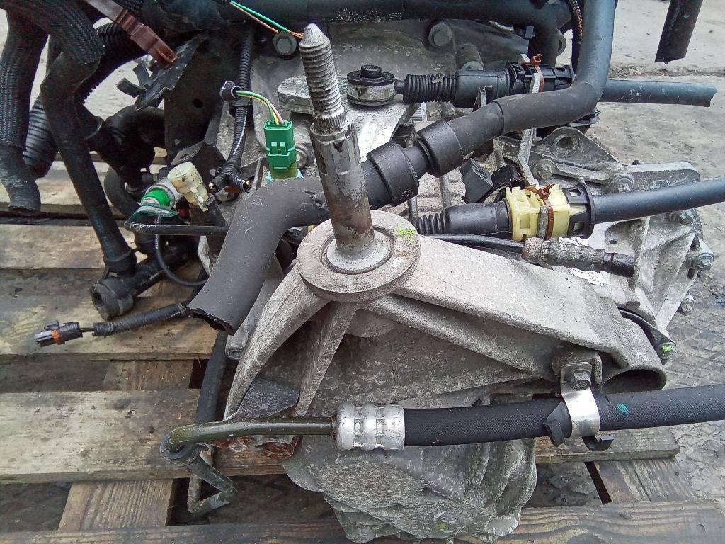 кронштейн КПП Renault Espace 4 поколение 2003, 2.0 л., бензин, МКПП, 8200013682 - фото №1