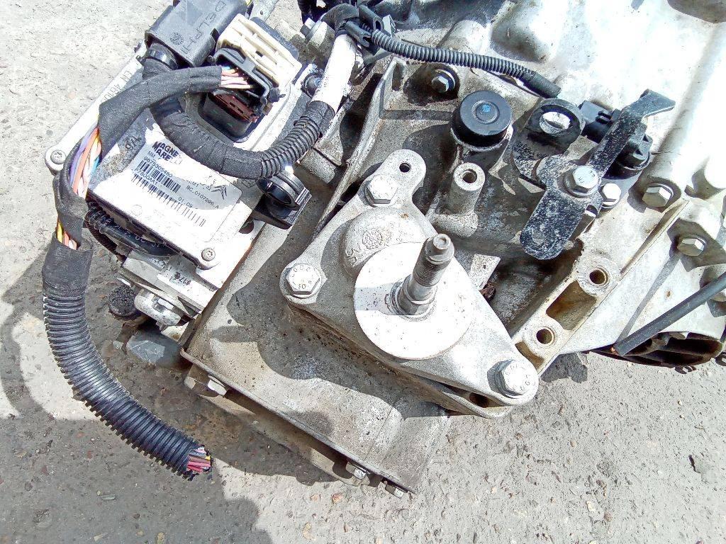 кронштейн КПП Peugeot 3008 1 поколение 2011, 1.6 л., дизель - фото №1