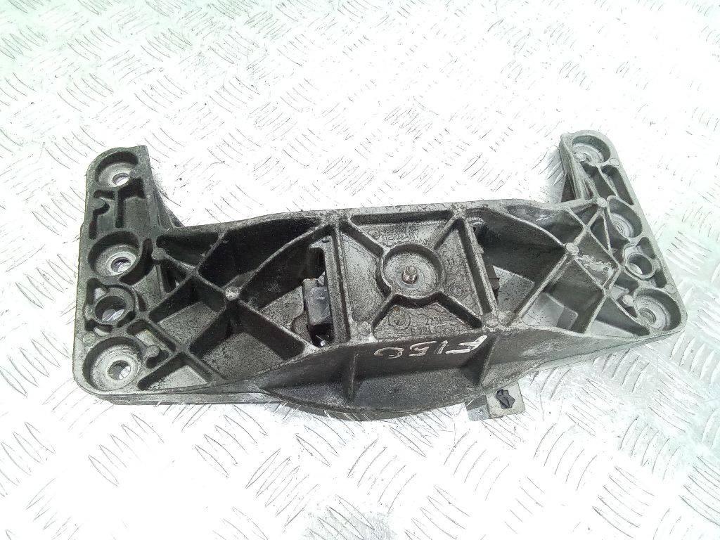 кронштейн КПП BMW 5 серия E60/E61 2006, 676110602 - фото №1