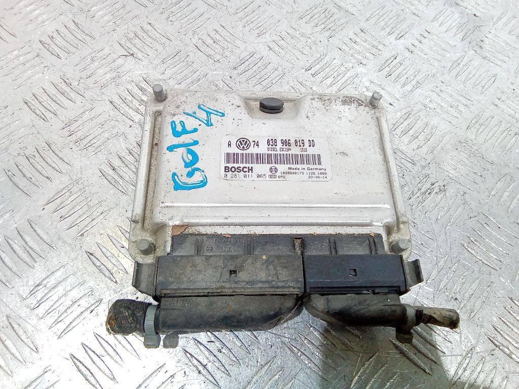 блок управления двигателем Volkswagen Golf 4 поколение 2002, 0281011065 - фото №1