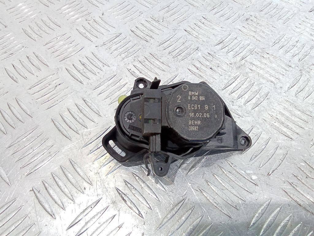 моторчик заслонки печки BMW 5 серия E60/E61 2006, 6942986 - фото №1