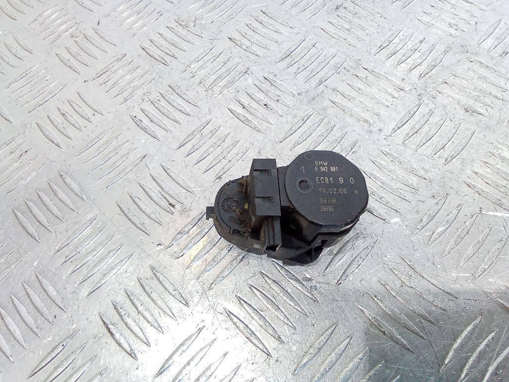 моторчик заслонки печки BMW 5 серия E60/E61 2006, 6942991 - фото №1