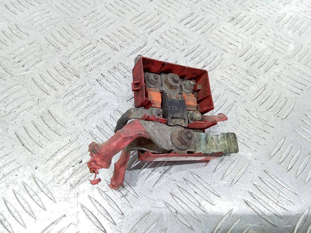 клемма аккумулятора плюс Renault Megane 2 поколение 2004, 1.5 л., дизель, МКПП, 8200381281 - фото №1