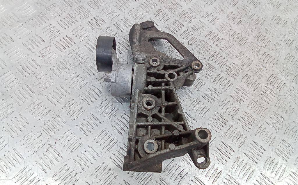 кронштейн генератора Renault Megane 2 поколение 2004, 1.5 л., дизель, МКПП, 8200072727 - фото №1