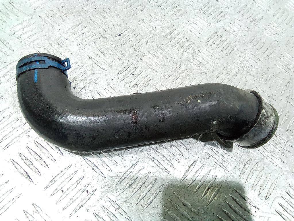 патрубок интеркулера Volkswagen Golf 4 поколение 2001, 1J0145828 - фото №1