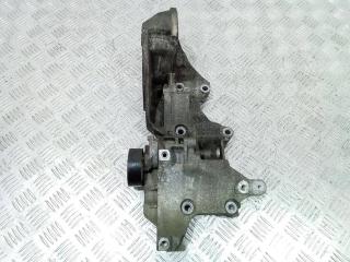 кронштейн генератора Audi A3 8P/8PA [2-й рестайлинг] 2009, 1.6 л., дизель, МКПП, 03L903143K