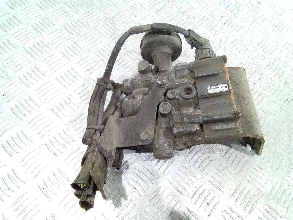 кран уровня подвески Renault Magnum 3 поколение 2003, 4729000600 - фото №1