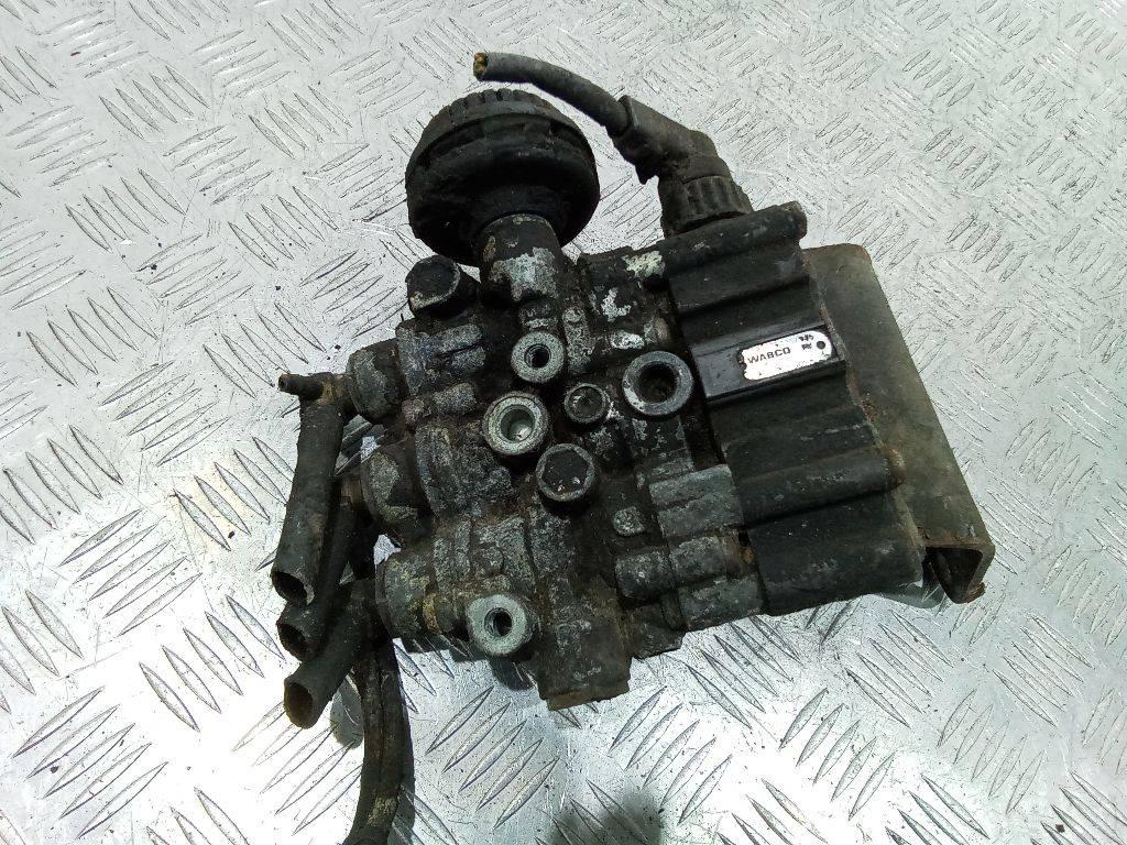 кран уровня подвески Renault Magnum 3 поколение 2003, 4729000600 - фото №1