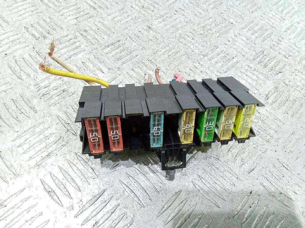 блок предохранителей Citroen C3 Picasso 1 поколение 2010, 9636079380 - фото №1