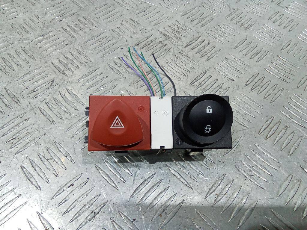 кнопка аварийной сигнализации Renault Megane 2 поколение 2005, 8200407415 - фото №1