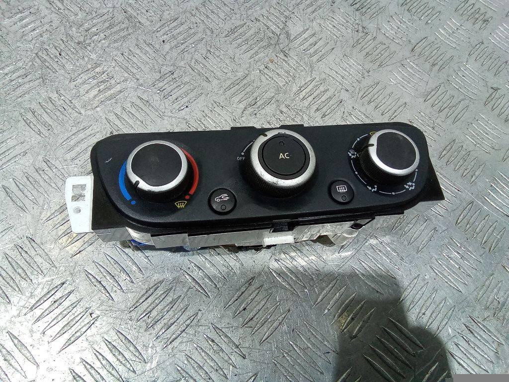 блок управления печки / климат-контроля Renault Megane 3 поколение 2011, T1001786G - фото №1