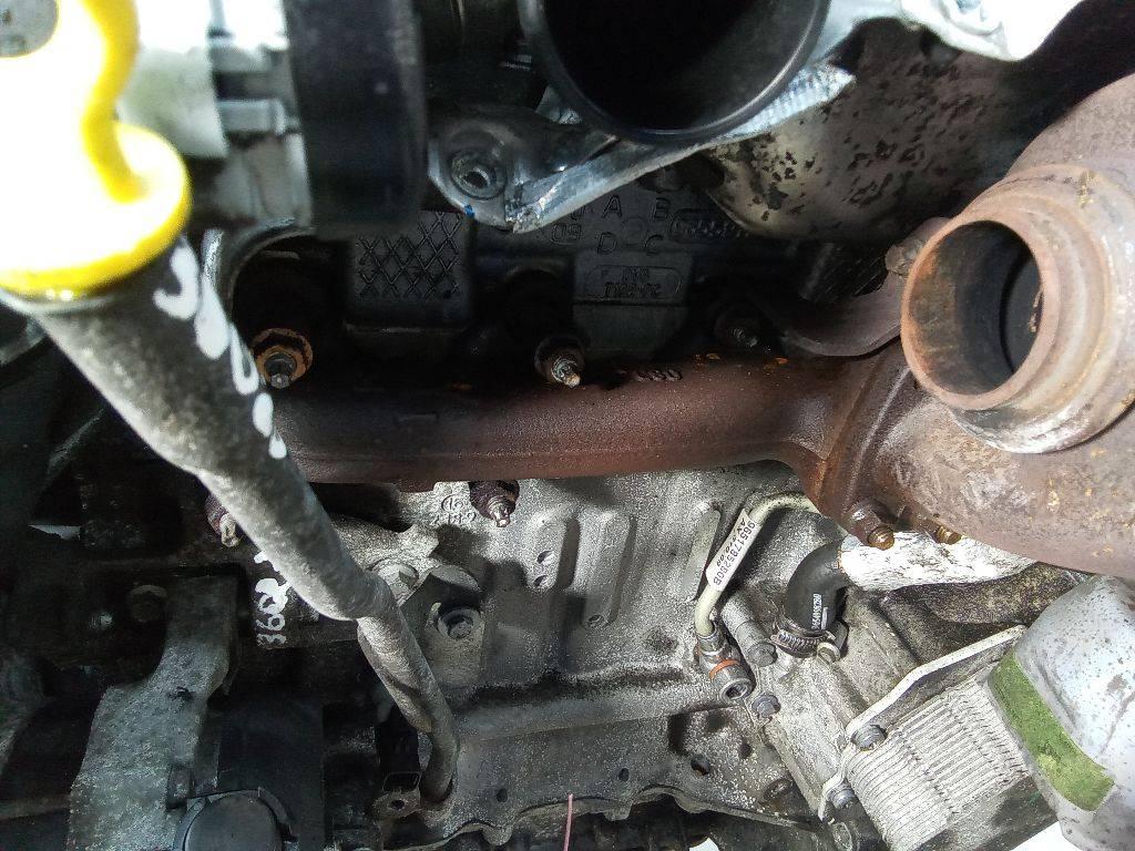 коллектор выпускной Mazda 3 BL 2010, 1.6 л., дизель, МКПП - фото №1