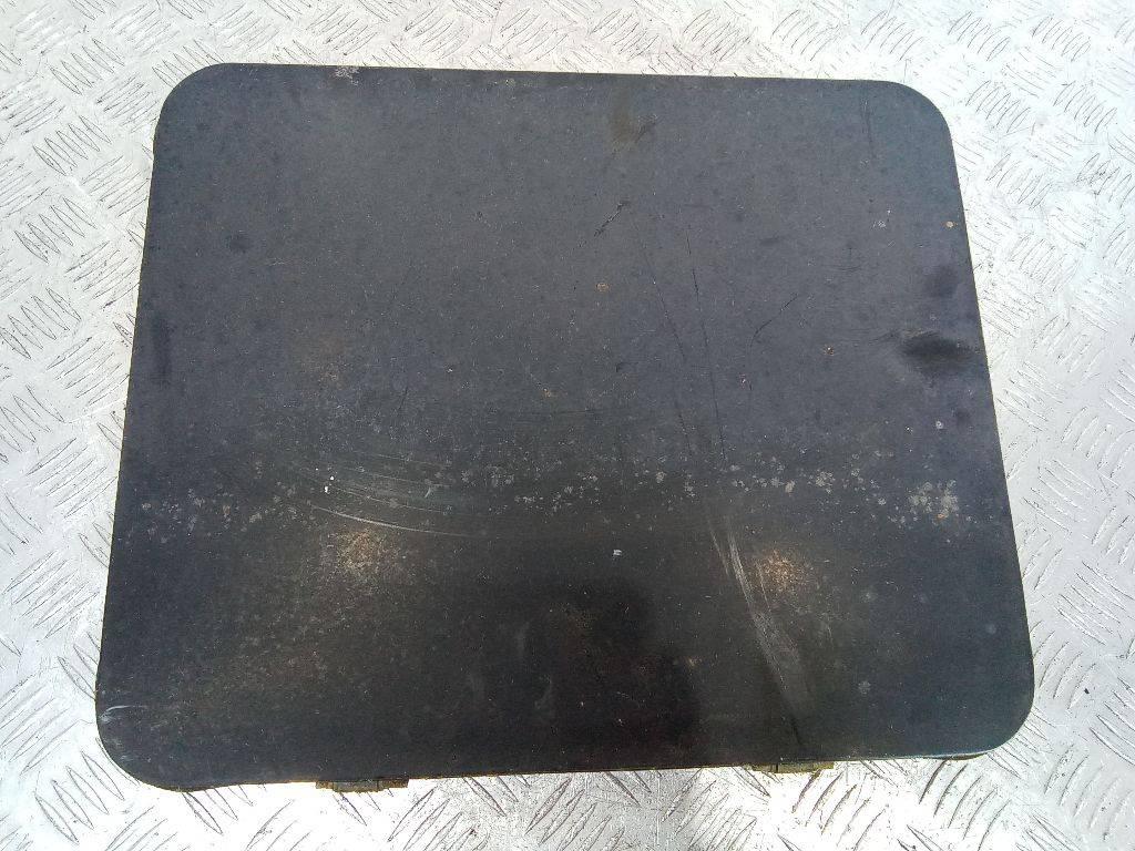 люк Volvo FH 1 поколение 1997 - фото №1