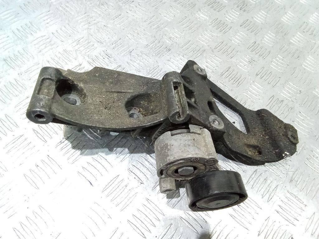 кронштейн генератора Renault Megane 2 поколение 2004, 1.5 л., дизель, МКПП, 8200072727 - фото №1