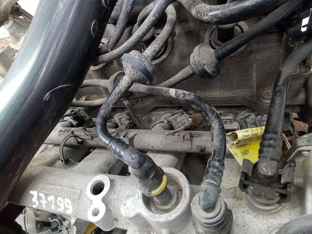 топливная рампа Renault Clio 3 поколение 2008, 1.2 л., бензин, МКПП - фото №1