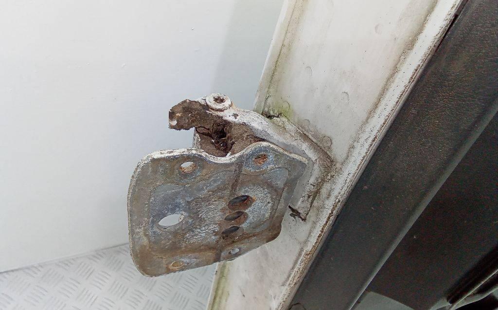 петля двери MAN TGA 1 поколение 2003 - фото №1