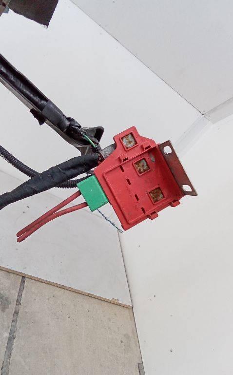 плюсовой провод аккумулятора Renault Modus 1 поколение 2005, 1.6 л., бензин, МКПП, 8200279219 - фото №1