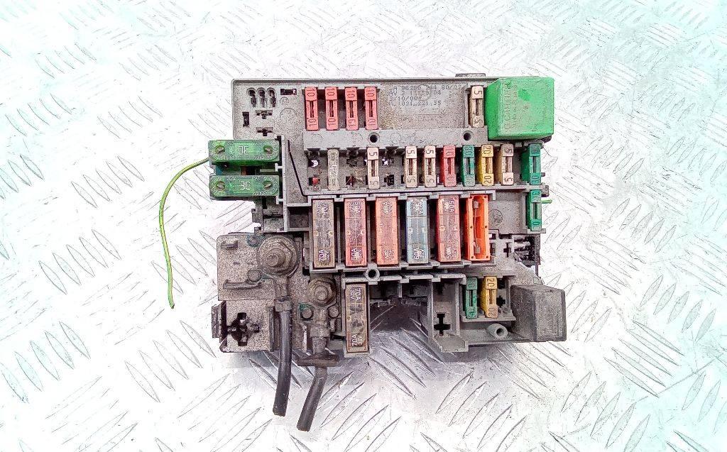 блок предохранителей Citroen Berlingo 1 поколение (M49) 2000, 9628024480 - фото №1