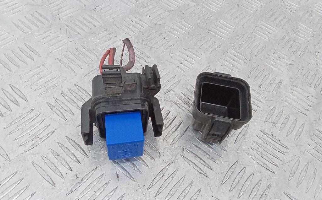 блок реле Renault Megane 3 поколение 2010, 243800013R - фото №1