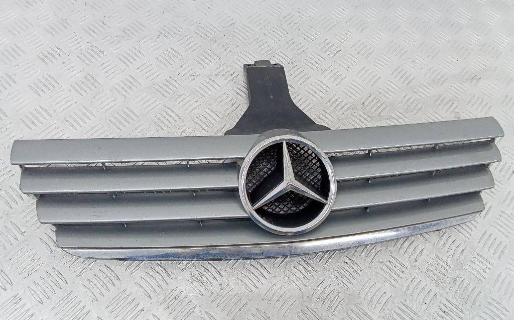 решетка радиатора Mercedes-Benz C-Класс W203/S203/CL203 2002, A2038800383 - фото №1
