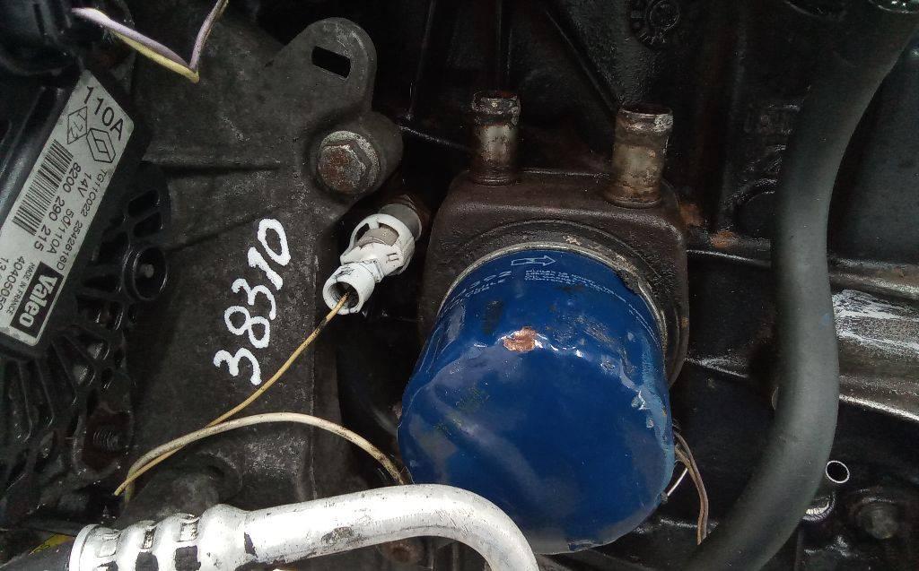 теплообменник масляного фильтра Renault Scenic 2 поколение 2004, 1.9 л., дизель, МКПП - фото №1