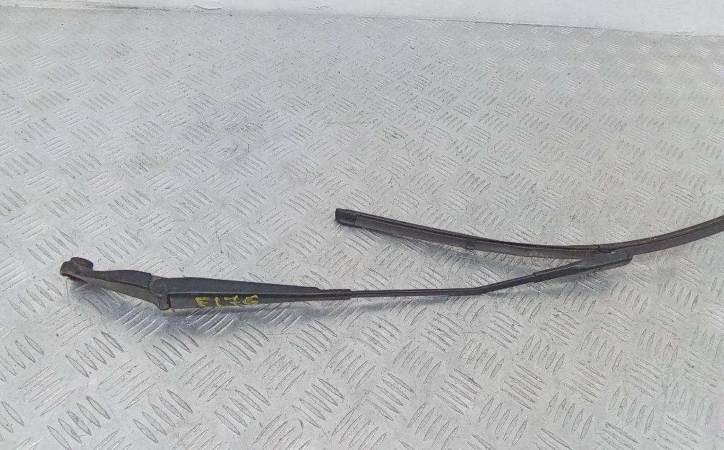 щеткодержатель (поводок стеклоочистителя, дворник) Audi A4 B9 2015, 8K1955407 - фото №1