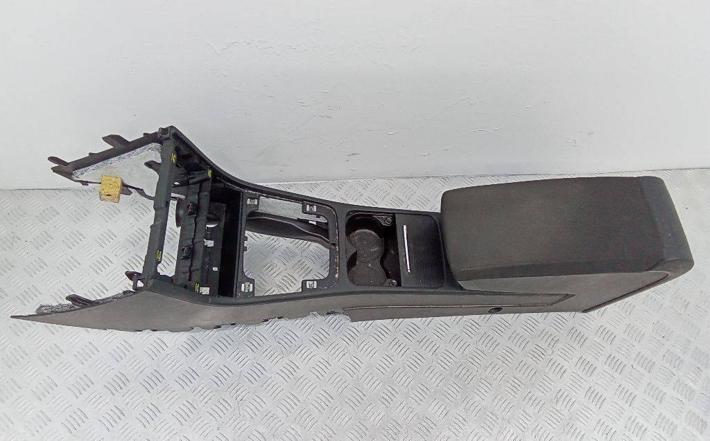 подлокотник Volkswagen Passat B6 2005, 3C0863319 - фото №1