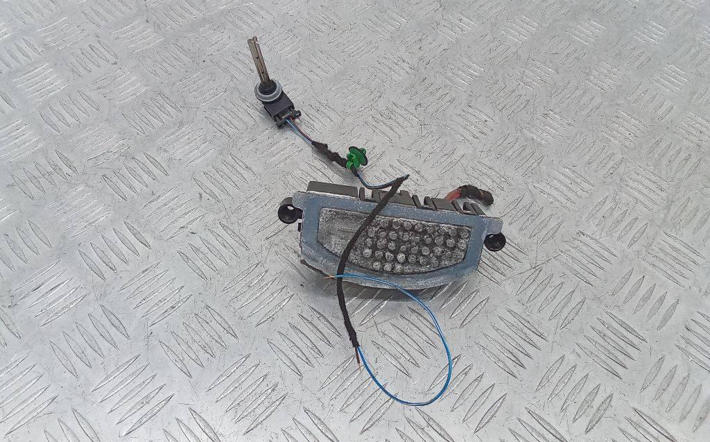 сопротивление печки Audi A4 B9 2015, 8T0820521 - фото №1