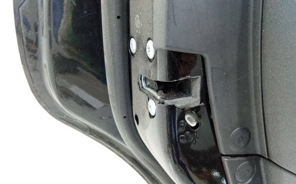 замок двери задней левой Chrysler 300C 1 поколение 2008 - фото №1