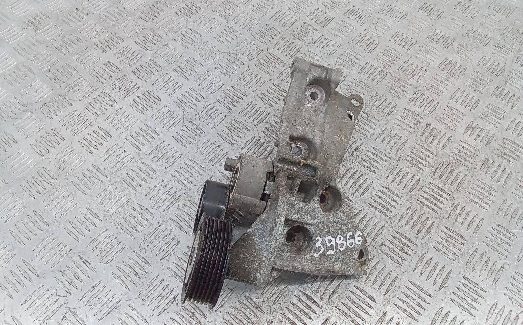 кронштейн генератора Renault Duster 1 поколение 2010, 1.5 л., дизель, 8200663057 - фото №1