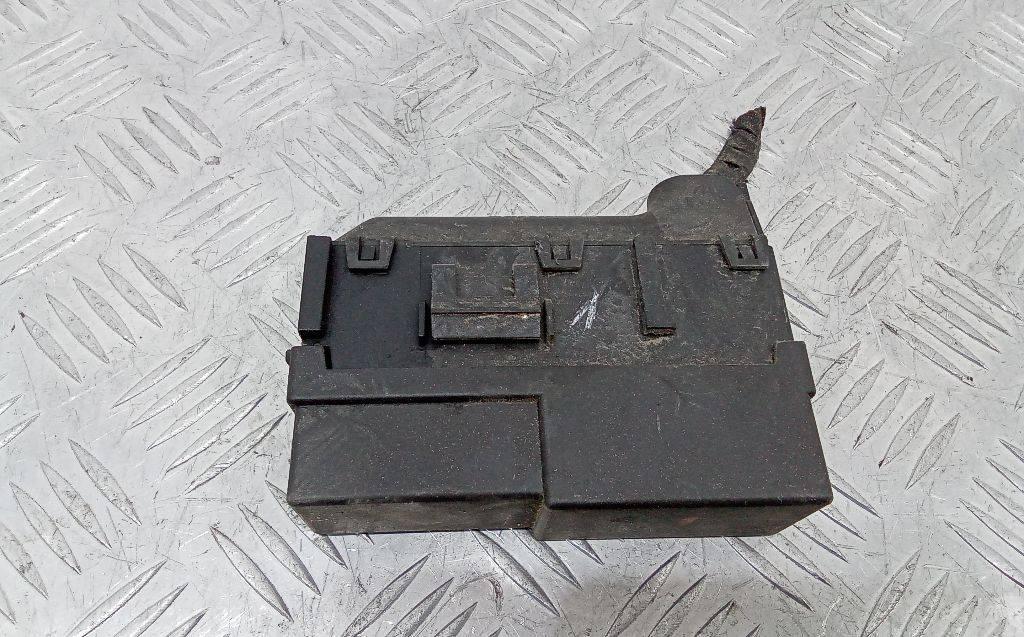 блок предохранителей Renault Megane 3 поколение 2011 - фото №1