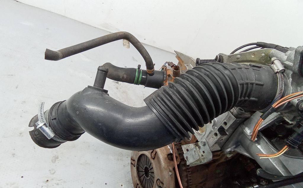 патрубок воздушного фильтра Renault Megane 1 поколение 1998, 1.6 л., бензин, МКПП, 7700273946 - фото №1